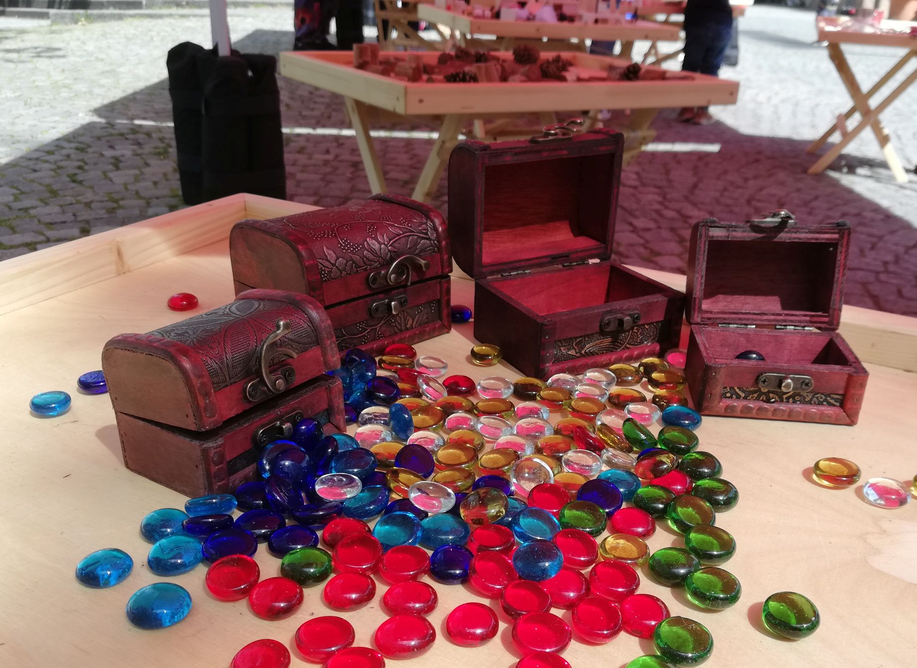 Spieltisch mit Muggelsteinen auf dem Hafenmarkt in Esslingen